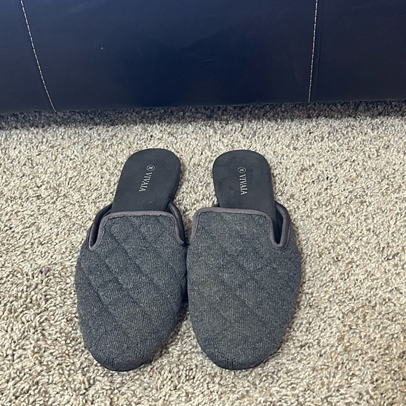VIVAIA Quilted Charcoal Gray Slip On Mules Women's Size 39 9 Round Toe Casual - Picture 4 of 7